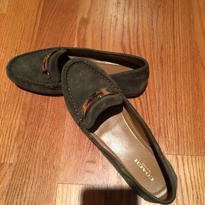 Super comfy green suede loafer